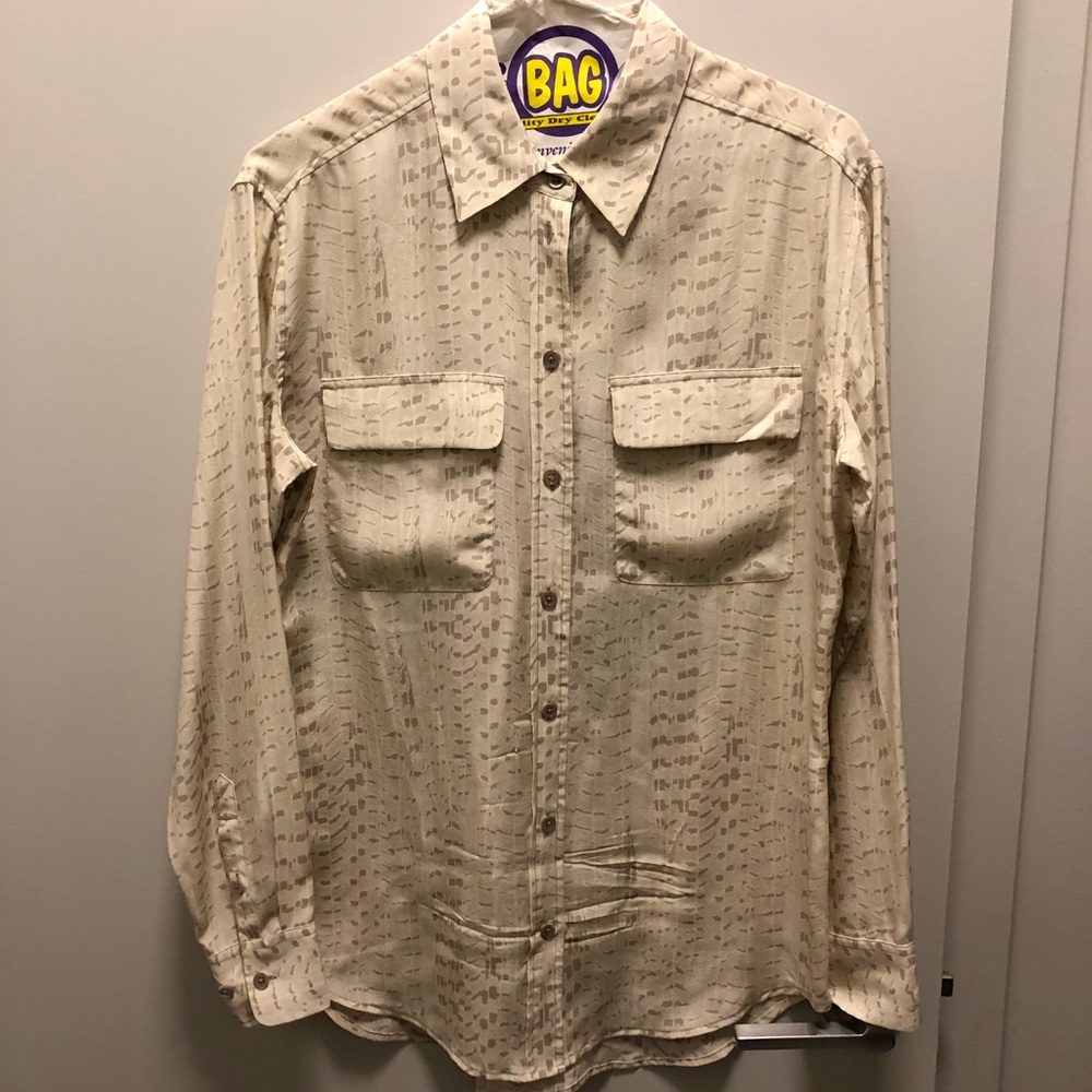 Equipment beige snake skin print silk blouse. XS